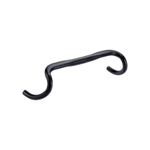 BBB Cycling kerékpáros gravel kormány BHB-36 Graveller, alumínium, 31.8mm, 420 mm széles(felül), 130mm ívmagasság, 16 fokos visszahajlás, fekete